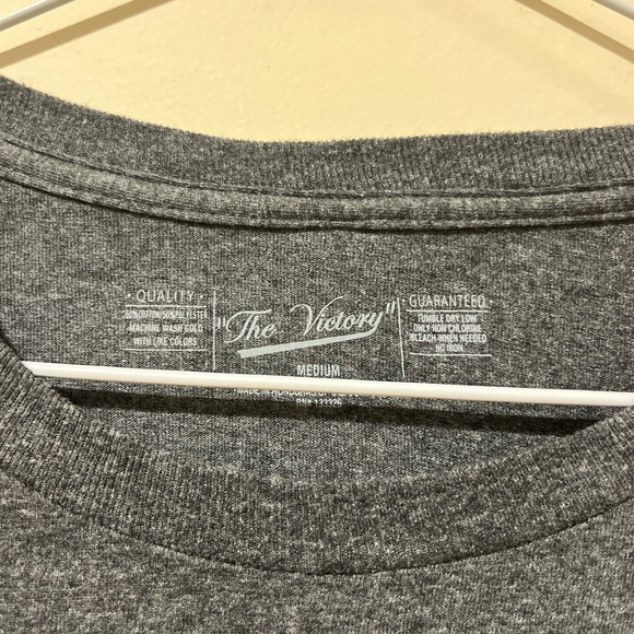 Mens UCONN Huskies Gray & White T-Shirt - Picture 3 of 3